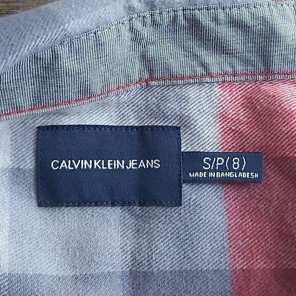 Calvin Klein Jeans Boys Size 8 (S) Red/White/Gray Plaid Button Down Shirt - Picture 3 of 10